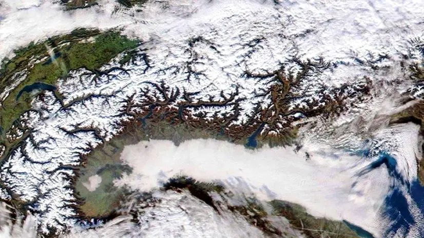 Smog sulla pianura Padana - Foto Nasa, elaborazione Centro Meteorologico Lombardo // Arpa Lombardia