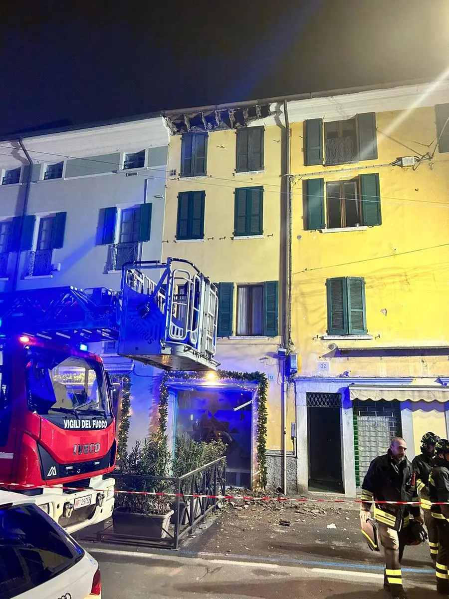 In corso Cavour ieri sera si è staccato un pezzo di cornicione