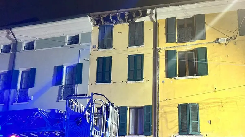 In corso Cavour ieri sera si è staccato un pezzo di cornicione