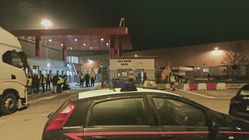 Alcuni momenti dello sciopero al Polo logistico Esselunga di Chiari