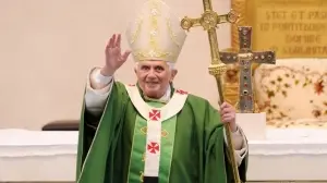 Papa Benedetto XVI durante la celebrazione in Cattedrale a Brescia - © www.giornaledibrescia.it