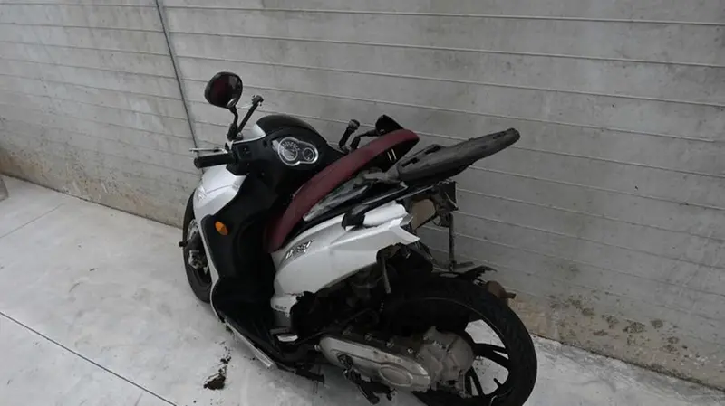 Dello, tragico schianto: muore travolto mentre spinge il suo scooter guasto