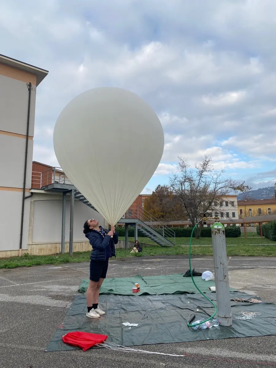Il lancio del pallone aerostatico di Aurora Marras