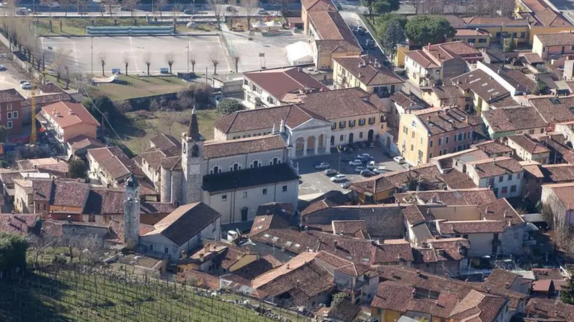 Una veduta del Municipio di Rezzato - Foto © www.giornaledibrescia.it