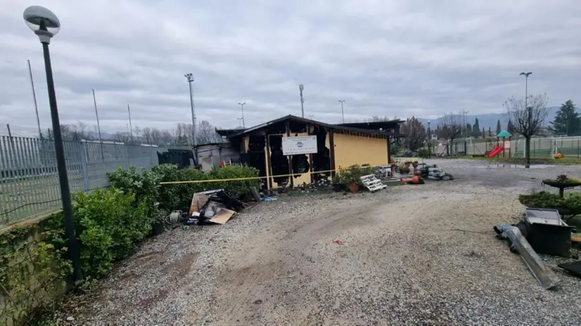 L'incendio ha distrutto il ristorante del bocciodromo a Passirano