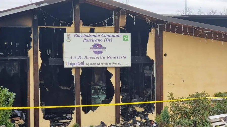 L'incendio ha distrutto il ristorante del bocciodromo a Passirano