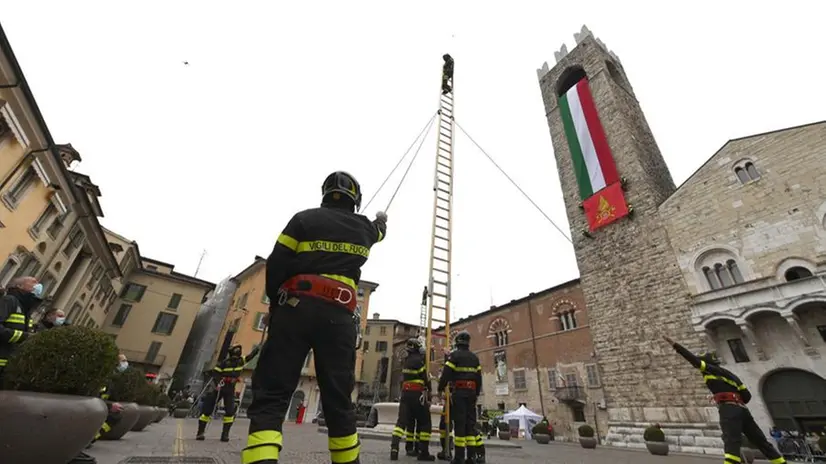 L'esercitazione dei Vigili del Fuoco in piazza Paolo VI