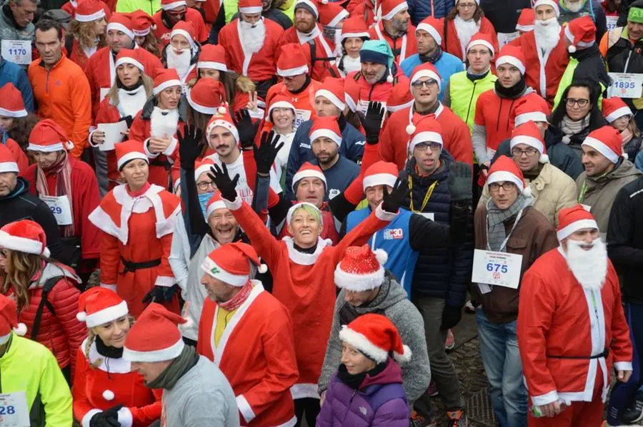Corsa dei Babbo Natale: uno scatto dall'edizione 2019 - © www.giornaledibrescia.it