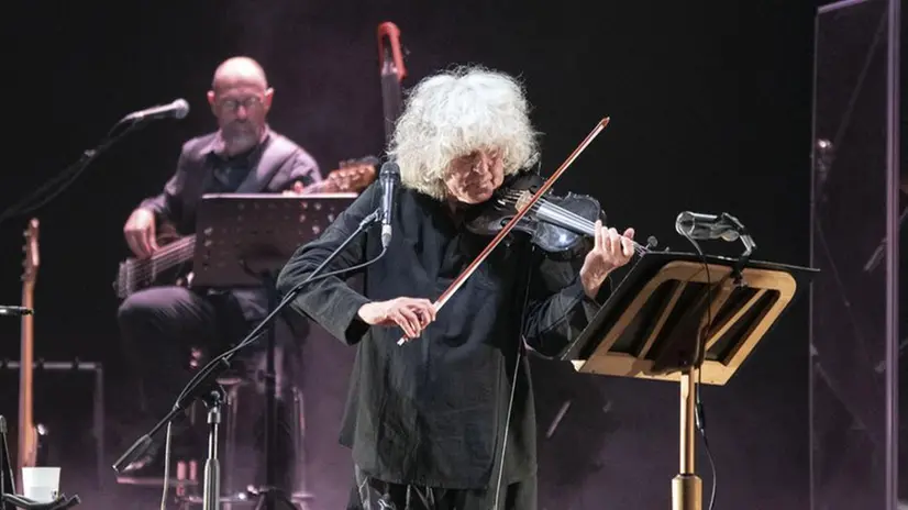 Alcuni momenti del concerto di Angelo Branduardi a Brescia