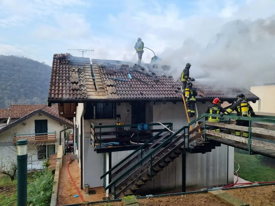 L'incendio ha coinvolto due abitazioni a Rodengo Saiano