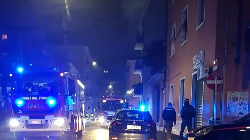 Via Martinengo Cesaresco, palazzina in fiamme