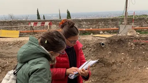 Le archeologhe Serena Solano e Ivana Venturini -  © www.giornaledibrescia.it