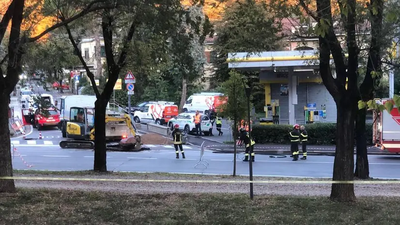 Forze dell'ordine in via Turati per la fuga di gas