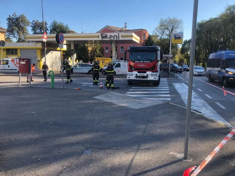 Forze dell'ordine in via Turati per la fuga di gas