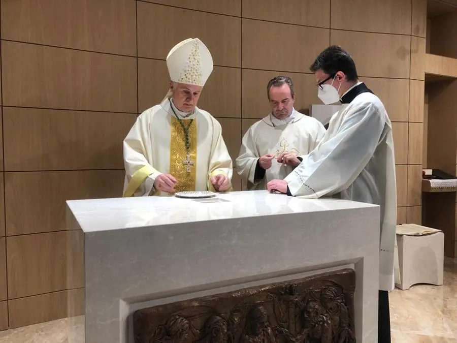 Le reliquie dei santi Paolo VI, Tovini e Barelli vengono collocate nella cappella della Cattolica