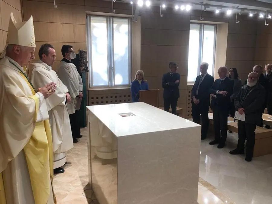 Le reliquie dei santi Paolo VI, Tovini e Barelli vengono collocate nella cappella della Cattolica
