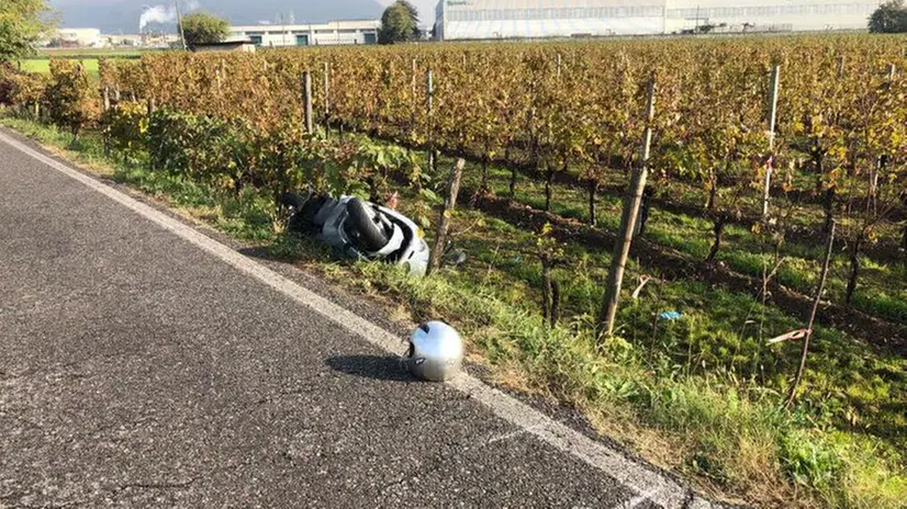 Il motorino dopo l'incidente in via Zocco