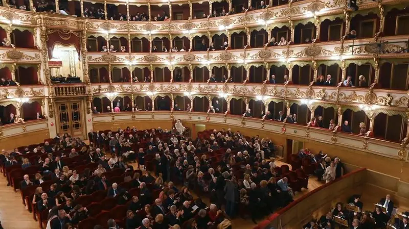 Una panoramica del Teatro Grande - Foto New Reporter Favretto © www.giornaledibrescia.it