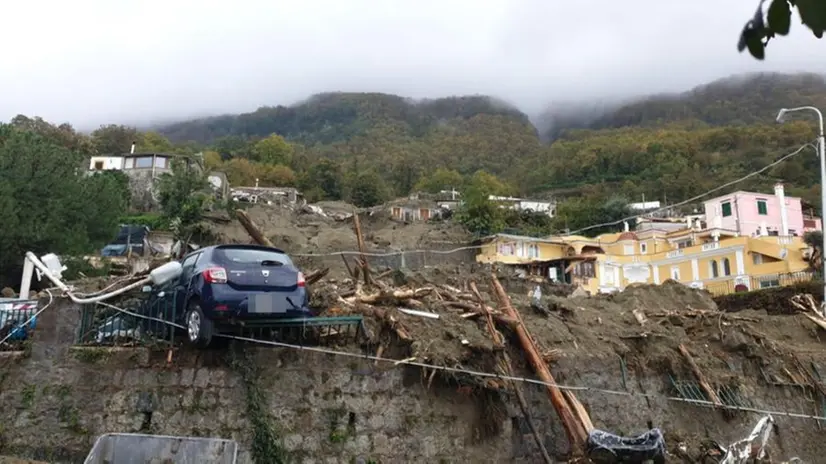 Frana di Ischia, ricerche senza sosta