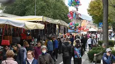 La Festa di Ognissanti, tra la fiera in via Milano e gli omaggi ai defunti
