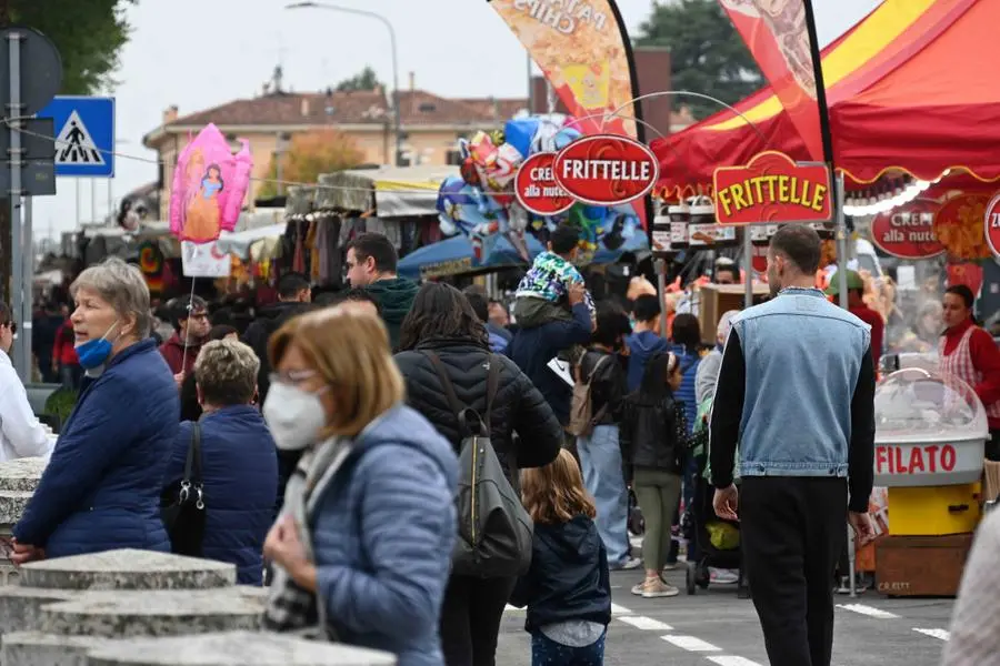La Festa di Ognissanti, tra la fiera in via Milano e gli omaggi ai defunti