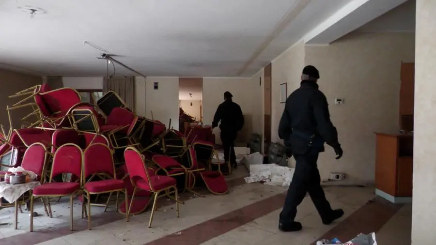 I carabinieri nelle strutture abbandonate a Darfo