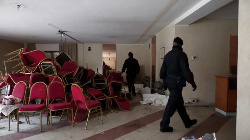 I carabinieri nelle strutture abbandonate a Darfo