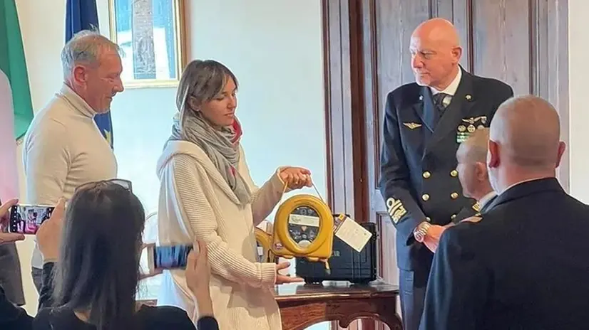 La consegna dei dispositivi di sicurezza alla Guardia Costiera