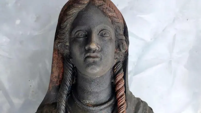 Le 24 statue di bronzo riscoperte durante gli scavi a San Casciano