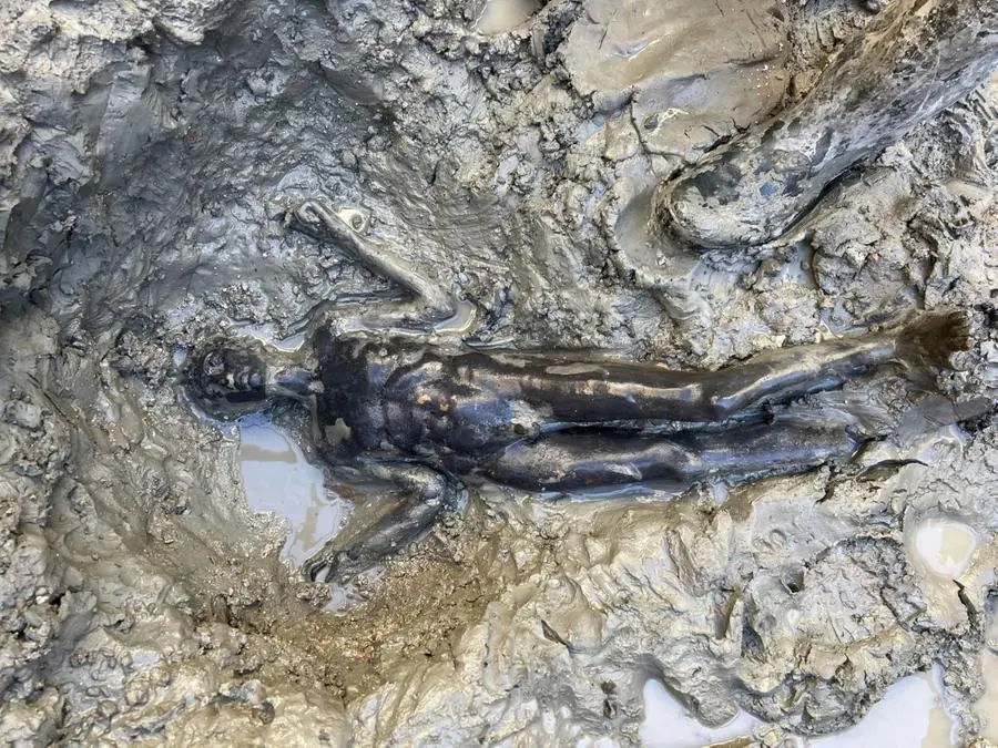Le 24 statue di bronzo riscoperte durante gli scavi a San Casciano
