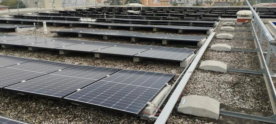 Poste, il nuovo impianto fotovoltaico sul tetto del Centro meccanizzato di Brescia