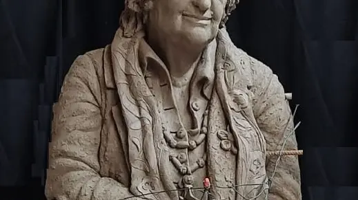 La statua di Alda Merini in argilla, pronta per andare in fonderia