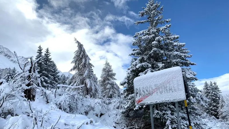 Nevica a Ponte di Legno: strade imbiancate