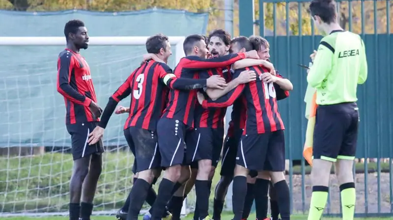 Calcio dilettanti, Promozione: La Sportiva Ome-Pavonese 2-3