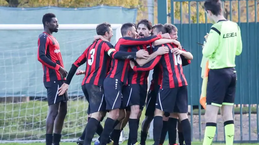 Calcio dilettanti, Promozione: La Sportiva Ome-Pavonese 2-3
