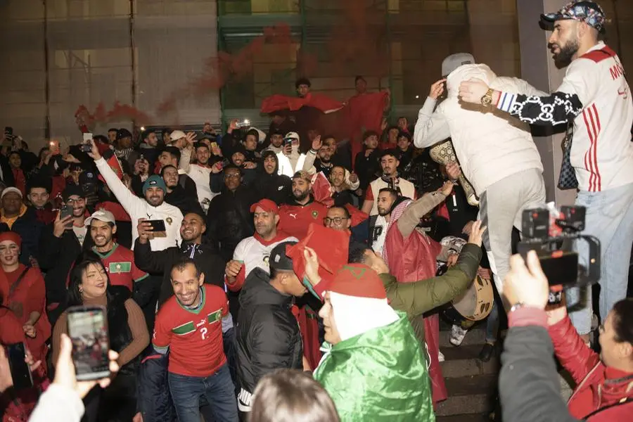 I festeggiamenti in piazza Vittoria dei marocchini per il passaggio in semifinale ai Mondiali