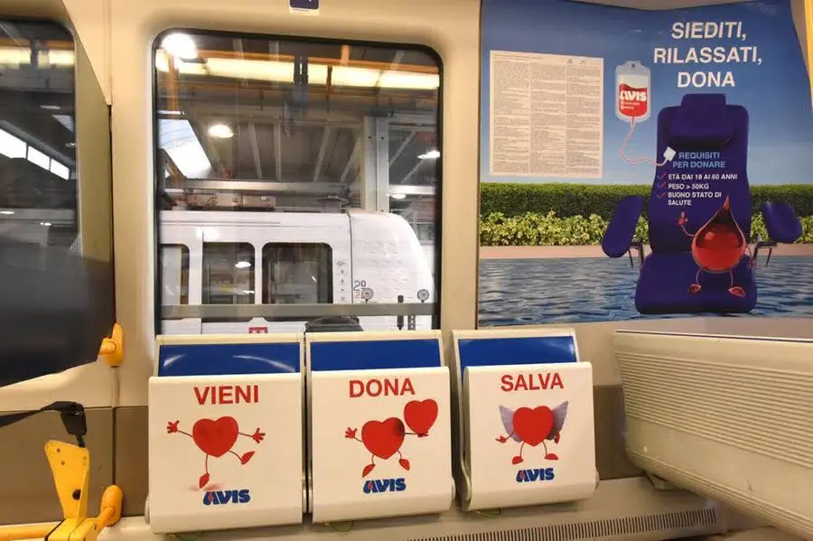 La campagna per promuovere la donazione di sangue sale in metro