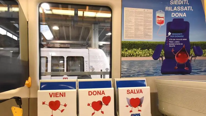 La campagna per promuovere la donazione di sangue sale in metro