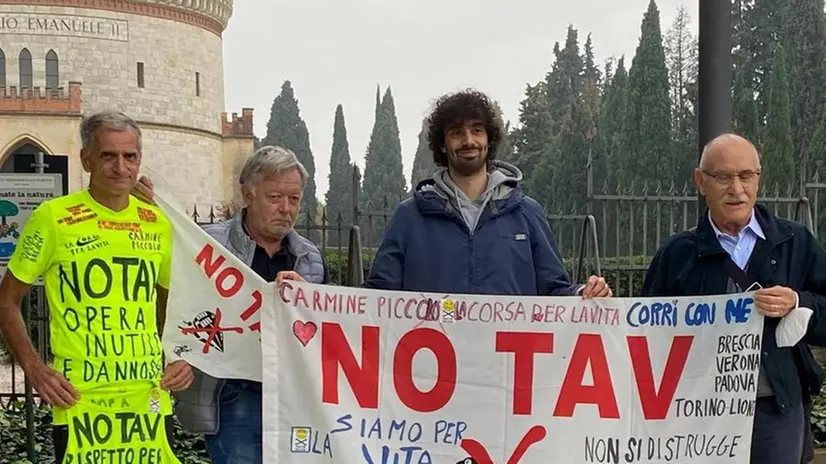 Uniti per dire «no» alla stazione - © www.giornaledibrescia.it