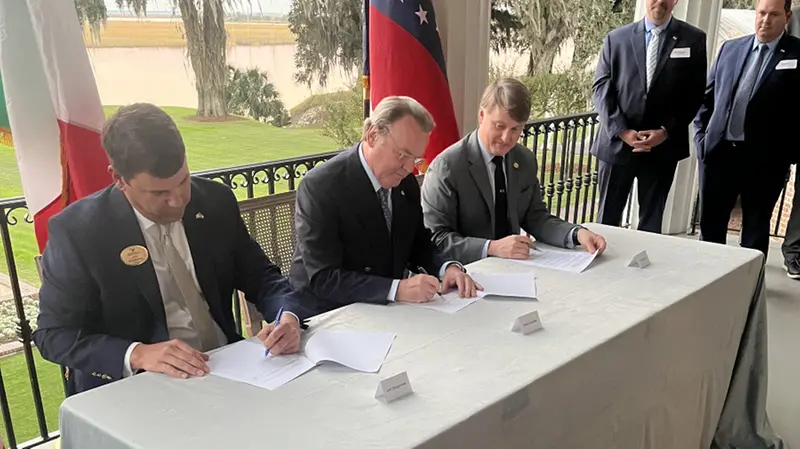 La firma dell'accordo tra Pietro Gussalli Beretta e i rappresentanti dello Stato della Georgia e della Contea di Bryan - © www.giornaledibrescia.it