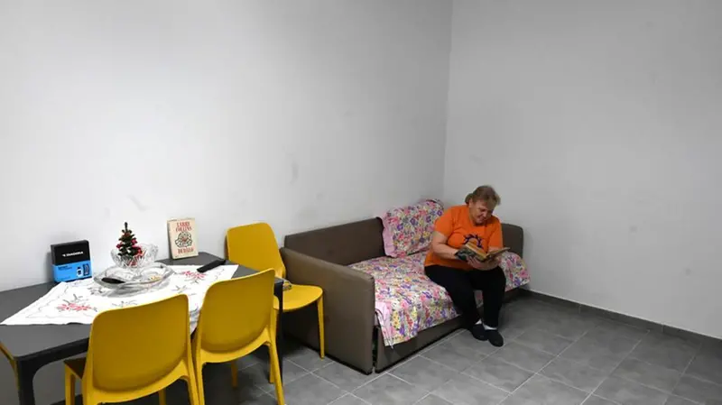 Negli spazi comuni si condividono le attività, come la lettura - Foto Gabriele Strada/Neg © www.giornaledibrescia.it