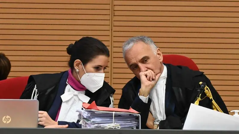 Il presidente Roberto Spanò e il giudice a latere Wilma Pagano - © www.giornaledibrescia.it