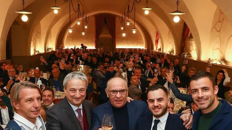 Brindisi. Da sinistra Vecchi, il presidente Pasini, Capitanio, Ferretti e Legati - Foto Ufficio Stampa FeralpiSalò