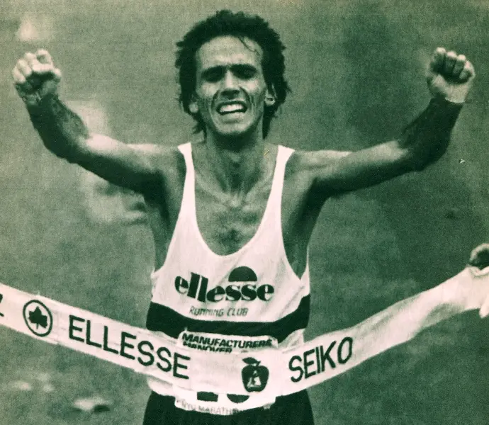 Gianni Poli al traguardo della Maratona di New York il 2 novembre 1986