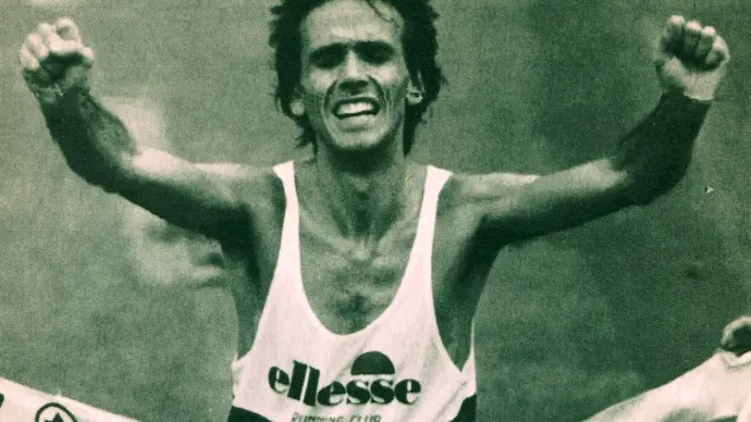 Gianni Poli al traguardo della Maratona di New York il 2 novembre 1986