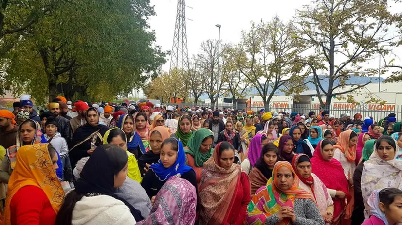 I sikh in corteo a Castenedolo