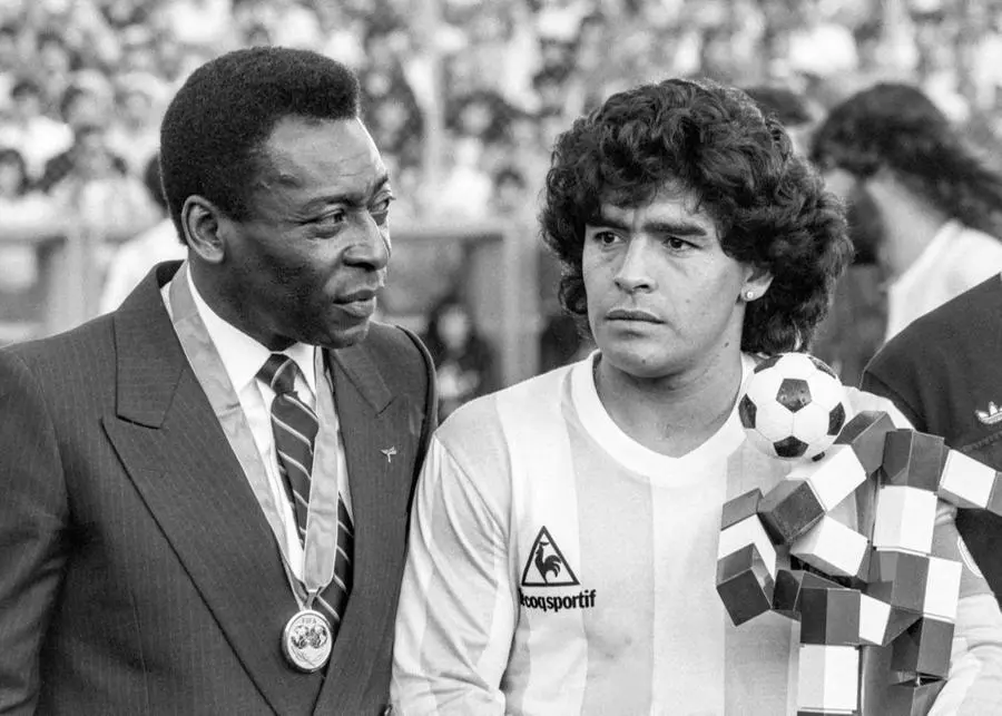 Pelè e Maradona - Foto Afp © www.giornaledibrescia.it