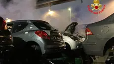Le auto coinvolte nell'incendio all'autodemolizione di Capriolo