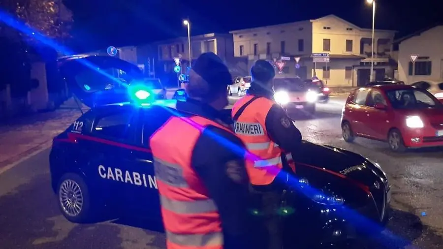 I carabinieri di Verolanuova sulle tracce del malvivente - © www.giornaledibrescia.it