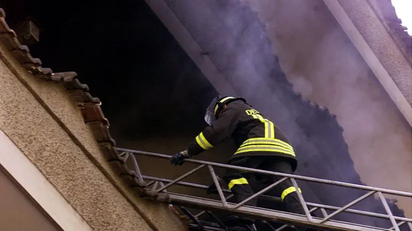 Vigili del fuoco in azione (foto d'archivio) - © www.giornaledibrescia.it